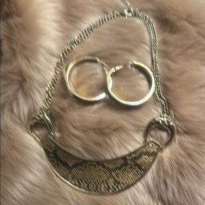 Chic Gold and Snake Pattern Necklace